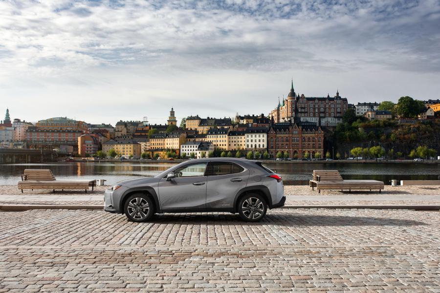  Lexus UX250h 2018 года  (WW) (фото 6 из 40)